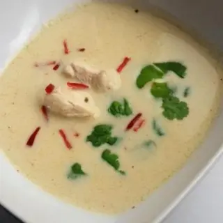 Zupy: Tom Kha z kurczakiem