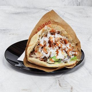 Kebab w bułce – z frytkami (Duży XL)