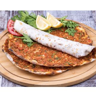 Lahmacun – z surówką i frytkami (Standard)