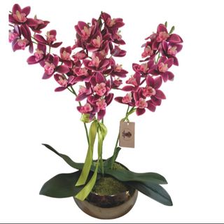 Sztuczna orchidea w doniczce – różowa dekoracja kwiatowa z mchem