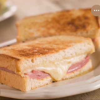 Tost z szynką