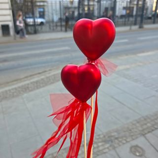 Serce na patyczek czerwony matowy do bukietów