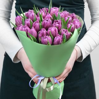 Bukiet fioletowych tulipanów