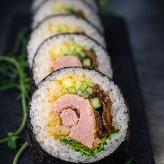 Futomak z pieczonym tuńczykiem