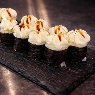 Serowy hosomak z awokado