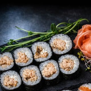 Hosomak z pieczonym łososiem