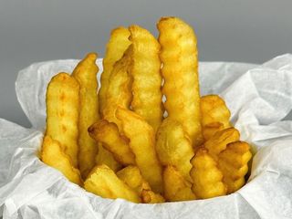 Frytki belgijskie z sosem