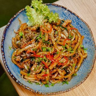 YAKI UDON WOŁOWINA