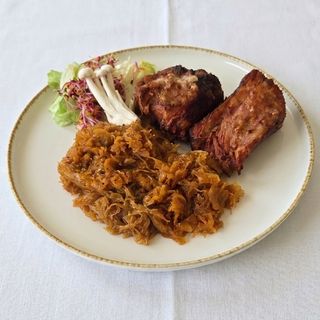 Żeberka firmowe z kapustą firmową