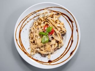 Tagliatelle z kaczką i borowikami