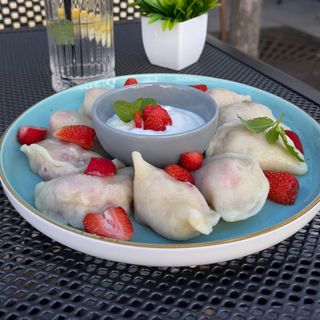 Pierogi z truskawkami 10szt