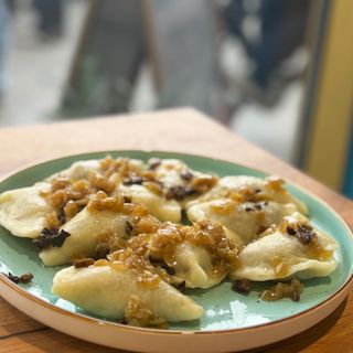 Pierogi z mięsem i okrasą z boczku 10szt