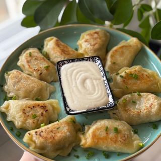 Pierogi z kurczakiem, pieczarkam i serem cheddar 10szt