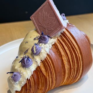 CROISSANT UBE-KOKOS-MANGO