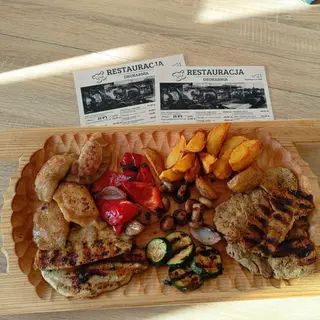 Deska z grillowanym mięsem dla dwóch osób