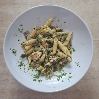 Penne z łososiem i szpinakiem