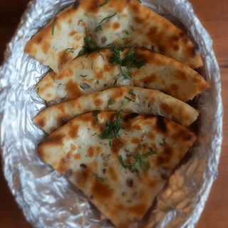 Keema naan z sosem curry
