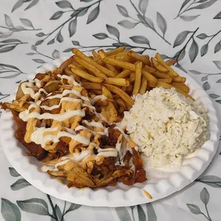 Gyros na talerzu z surówką