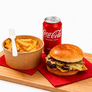 BOMBER SET / Smash Burger + Frytki + Cola 0.33l