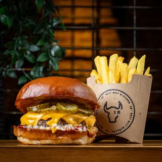 Cheesburger +frytki