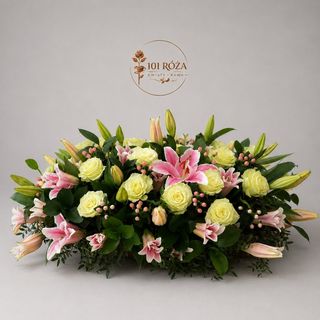 Kompozycja żałobna – róże i lilie