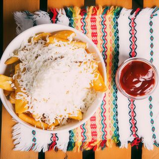 Pyrzeni kartofi z sirene