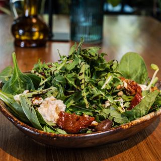 Sałatka Verdure con spinaci e pomodori