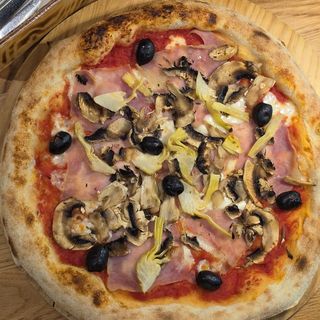 Pizza Capriciosa tradizionale
