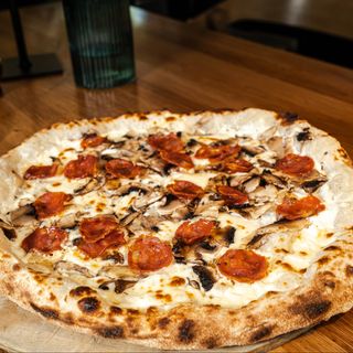 Pizza Dritto salame e funghi