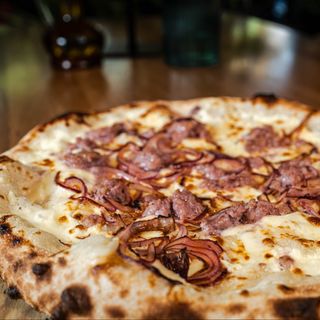 Pizza Bianca con salsiccia