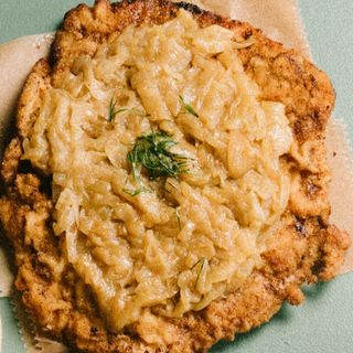 Schabowy z duszoną cebulką