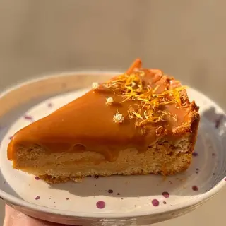 Sernik karmelowy