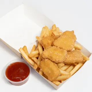 Zestaw frytki z nuggetsami