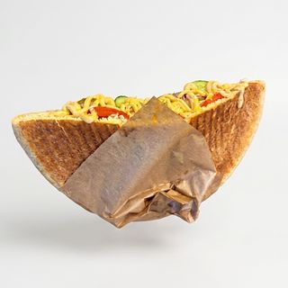 Kebab w Bułce z Frytkami