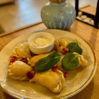 Pierogi ruskie z okrasa 6 szt