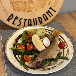 Pieczony okoń tusza 300g