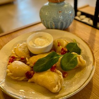 Pierogi z mięsem i okrasa 6 szt