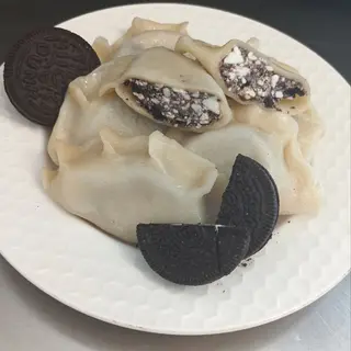 Pierogi z twarogiem i ciasteczkami oreo