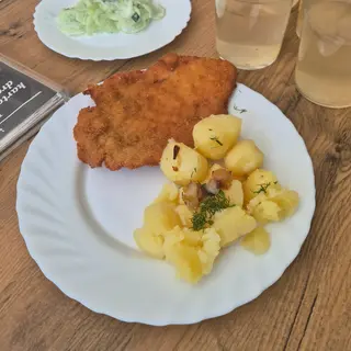 2x schabowy i2 z  pierś z kurczaka ziemniaczki i surówka