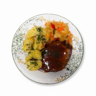 Kawał karczku duszonego w sosie własnym