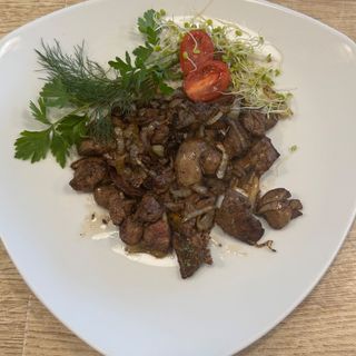 Wątróbka drobiowa z cebulką