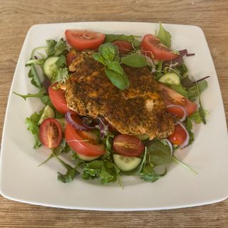 Sałatka z grillowanym kurczakiem