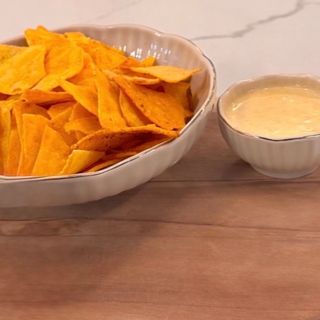Nachos + sos serowy (100 gr)