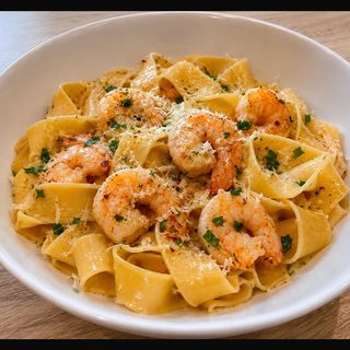 Makaron pappardelle z krewetkami tygrysimi