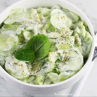 Mizeria ze świeżych ogórków