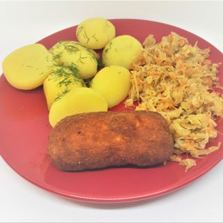 Kotlet de Volaille z masełkiem i koperkiem, ziemniaki, wiosenna z białej kapusty
