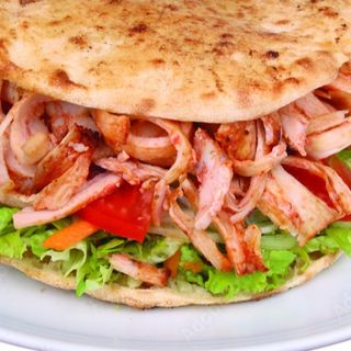 Tavuk Döner Ekmek - Kurczak Döner Kebab w Bułce