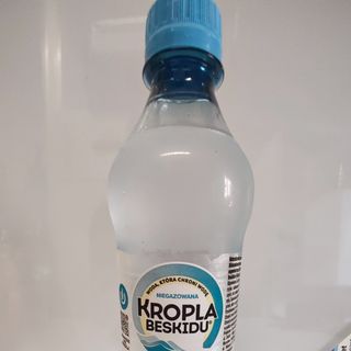 Woda niegazowana