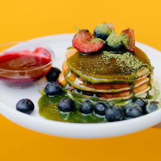 Matcha Berry Pancakes