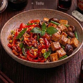 Po kantońsku (pikantne) tofu + Ryz